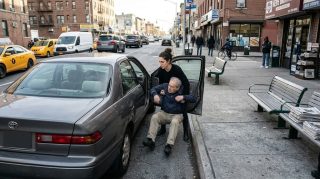 Peor Error de Hija Interesada: Documento Secreto que la Dejó en la Calle por Abandonar a su Padre
